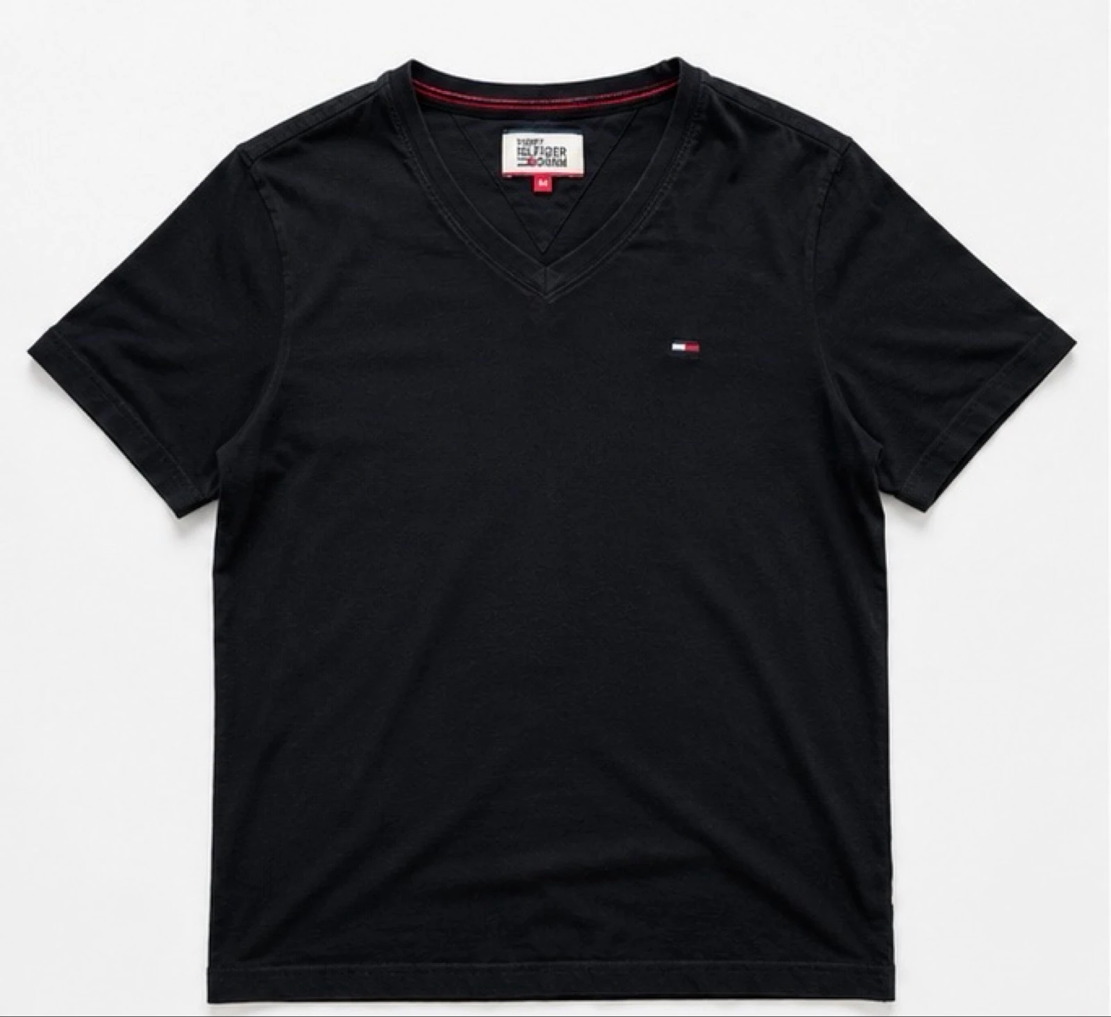 Camiseta Tommy Hilfiger Negra con cuello en pico